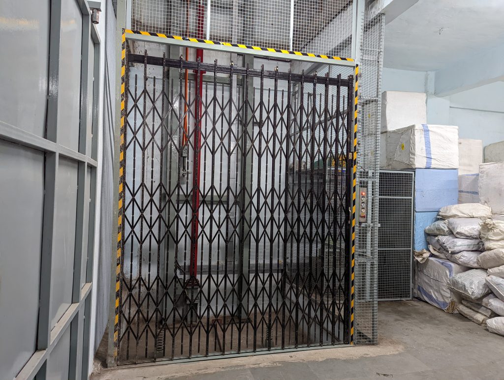 goods lift for a chemical industry
